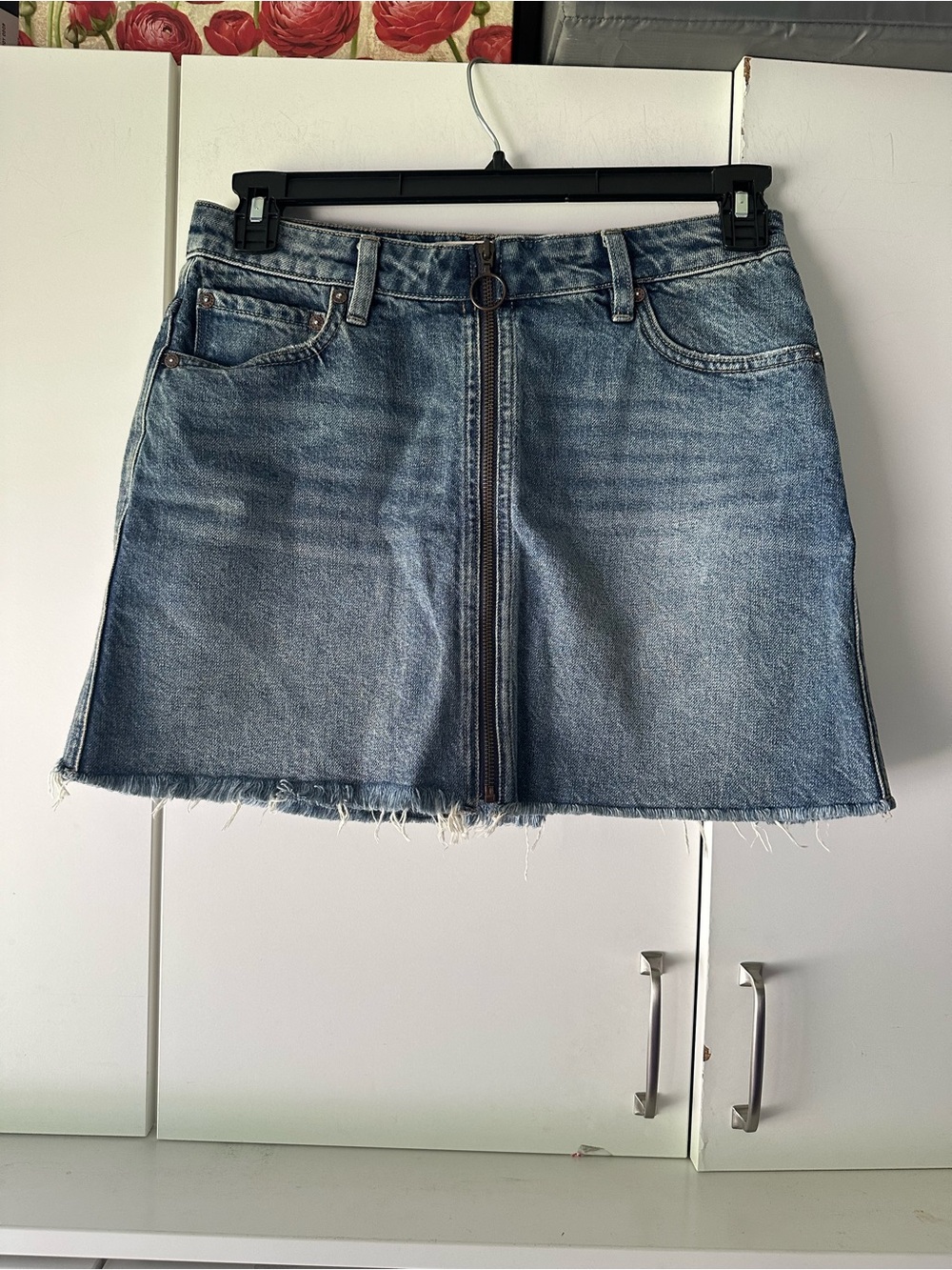 💙 We The Free Denim Zip Front Mini Skirt Size 28 Raw Hem